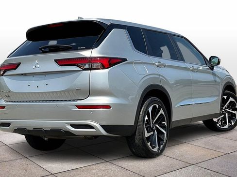 Used 2023 Mitsubishi Outlander SE image 12