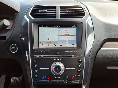 Used 2018 Ford Explorer Limited w/ Equipment Group 301A AWD/4WD image 20