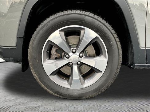Used 2019 Jeep Cherokee Limited AWD/4WD image 33