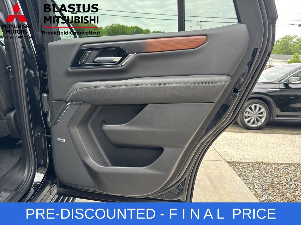 Used 2026 GMC Yukon Denali w/ Sun & Power Step Package AWD/4WD image 49