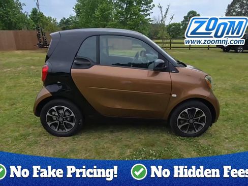 Used 2016 smart fortwo passion RWD image 1