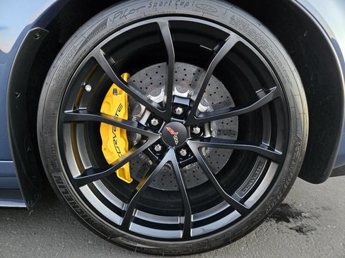 Used 2012 Chevrolet Corvette Z06 w/ 3LZ Preferred Equipment Group RWD image 9