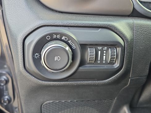 Used 2020 Jeep Wrangler Unlimited Sport AWD/4WD image 14