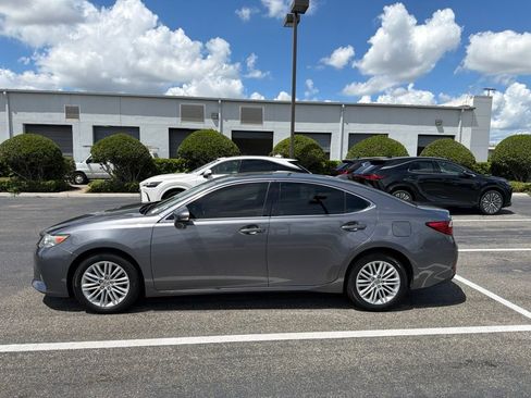 Used 2015 Lexus ES 350 w/ Luxury Package FWD image 4