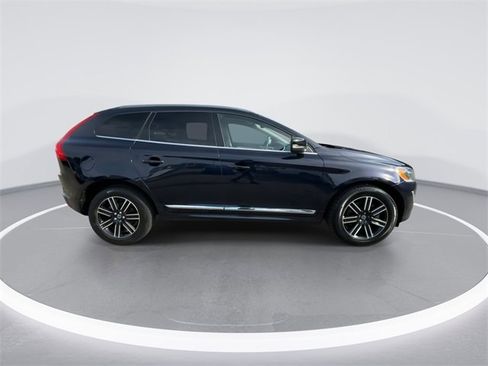 Used 2017 Volvo XC60 T5 Dynamic w/ Preferred Option Package image 9