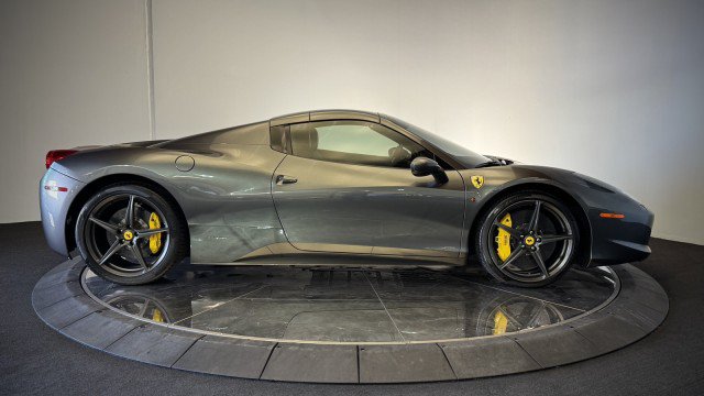 Used 2013 Ferrari 458 Spider RWD image 31
