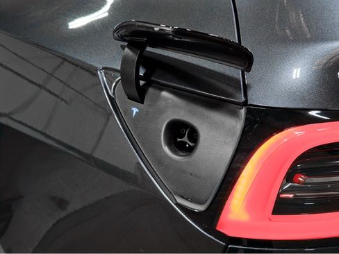Used 2024 Tesla Model Y Long Range RWD image 5