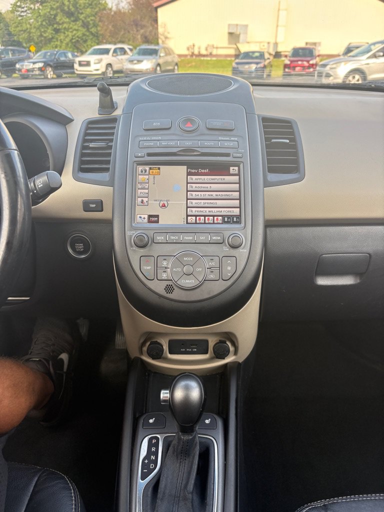 Used 2013 Kia Soul ! w/ Premium Pkg FWD image 14