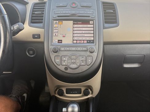 Used 2013 Kia Soul ! w/ Premium Pkg FWD image 14