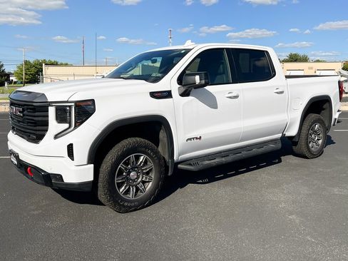 Used 2024 GMC Sierra 1500 AT4 image 14