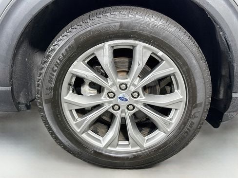 Used 2023 Ford Explorer Limited AWD/4WD image 32