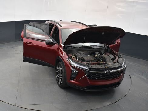 Used 2025 Chevrolet Trax RS image 18