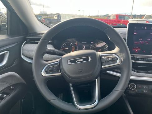 Used 2022 Jeep Compass Latitude image 15