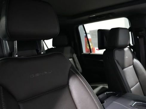 Used 2021 GMC Yukon XL Denali w/ Denali Premium Package AWD/4WD image 25