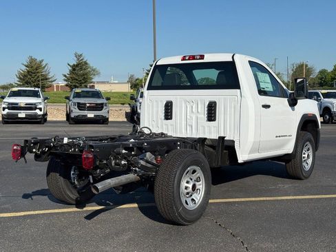 New 2025 GMC Sierra 3500 Pro image 3