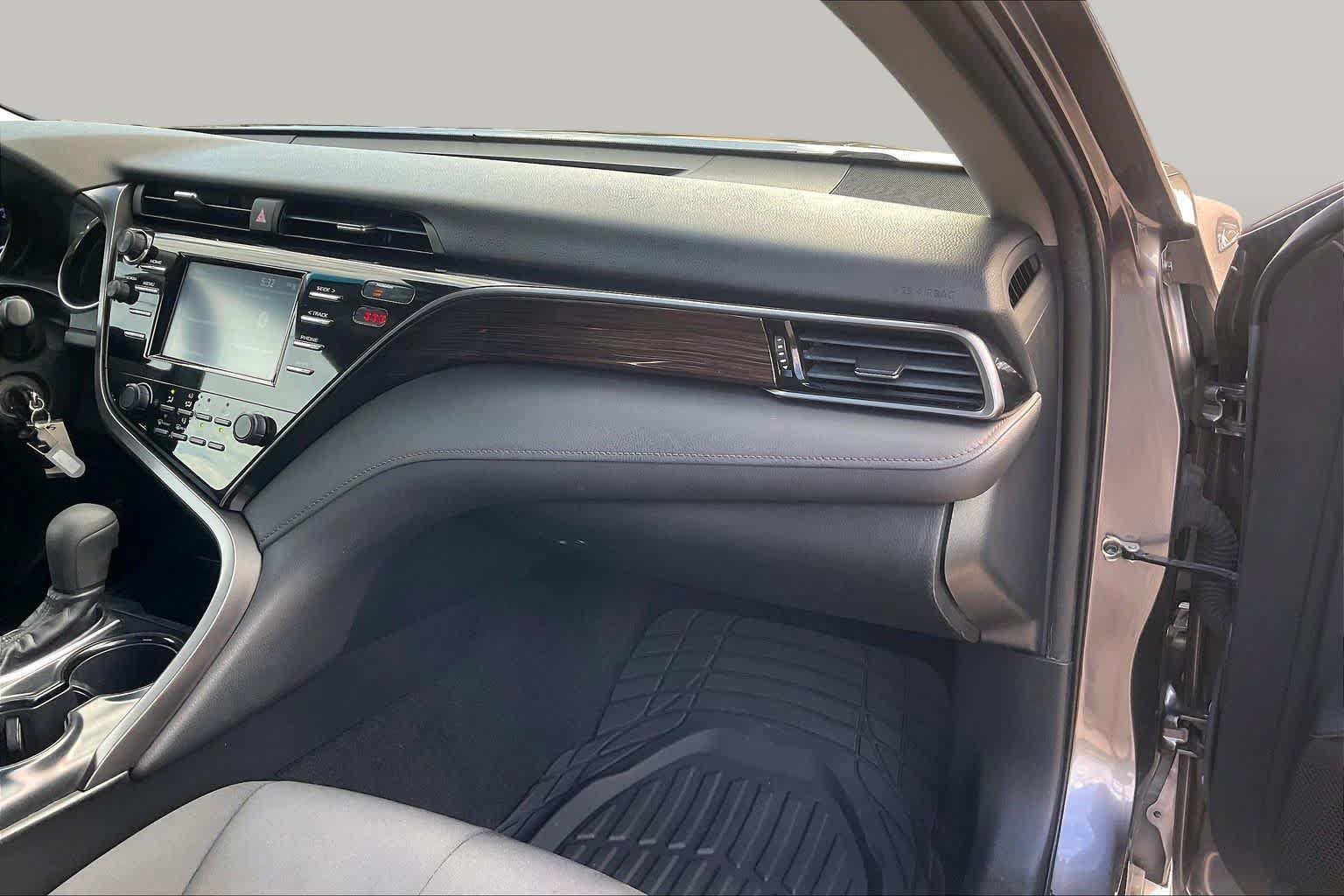 Used 2019 Toyota Camry LE FWD image 18