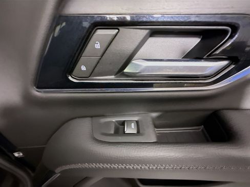 Used 2025 GMC Yukon XL Denali RWD image 27