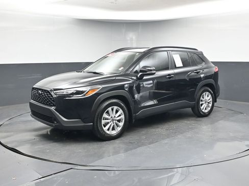 Used 2025 Toyota Corolla Cross LE image 7