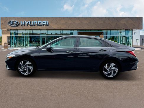 New 2025 Hyundai Elantra Limited w/ Cargo Package FWD image 3
