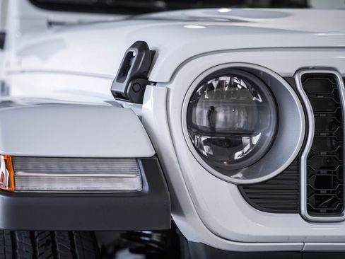 New 2026 Jeep Wrangler Unlimited Sahara AWD/4WD image 12
