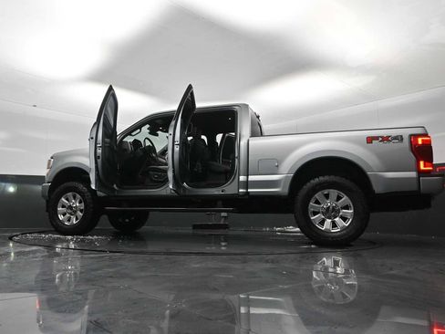 Used 2021 Ford F250 Platinum w/ FX4 Off-Road Package image 32