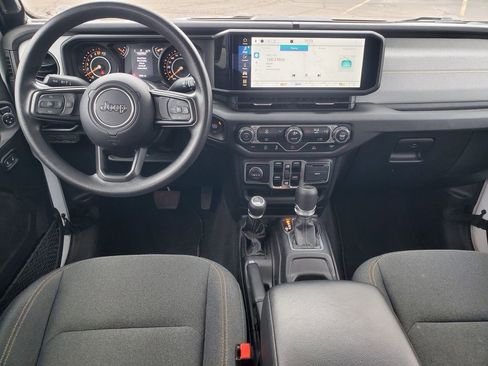 Used 2025 Jeep Gladiator Nighthawk image 28