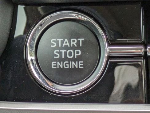 New 2025 Mitsubishi Outlander SE image 33