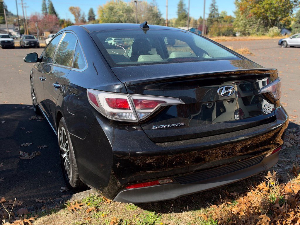 Used 2017 Hyundai Sonata Limited FWD image 2