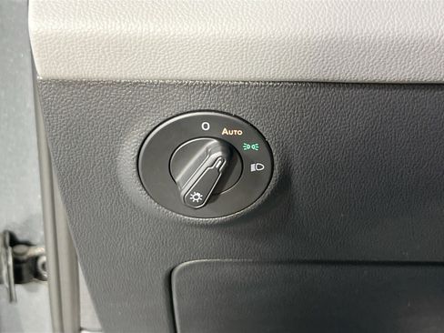 Used 2022 Volkswagen Taos SE image 10