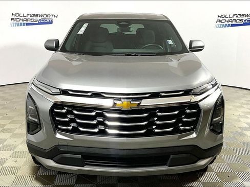 Used 2025 Chevrolet Equinox LT image 2