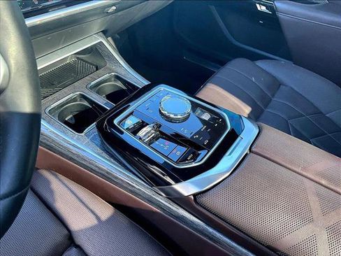 Used 2023 BMW 740i w/ Executive Package image 14