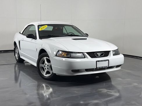 Used 2002 Ford Mustang Convertible RWD image 11