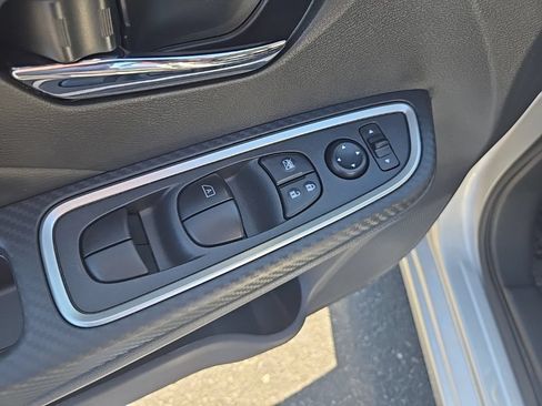 Used 2025 Nissan Versa SR w/ Trunk Package FWD image 12