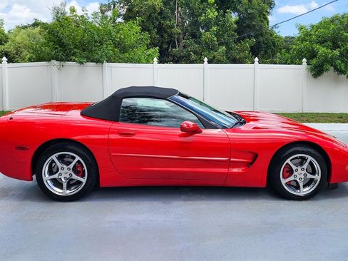 Used 2004 Chevrolet Corvette Convertible w/ Preferred Equipment Group RWD image 17