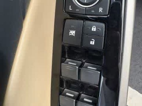 Used 2018 Lexus IS 300 AWD image 19