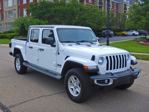 Used 2022 Jeep Gladiator Sport AWD/4WD image 3