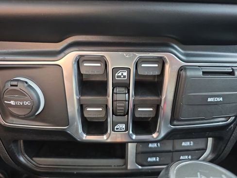 Used 2022 Jeep Wrangler Unlimited Sahara AWD/4WD image 28