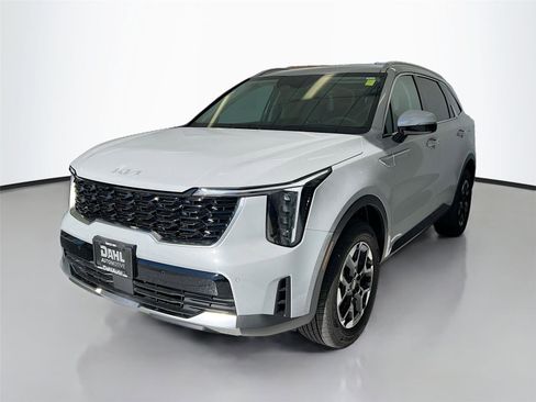 Used 2025 Kia Sorento S image 3