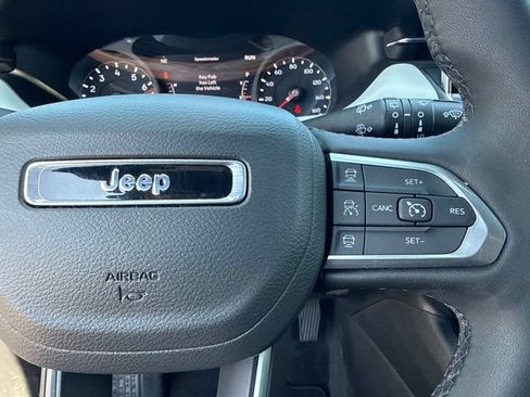 Used 2025 Jeep Compass Limited AWD/4WD image 36