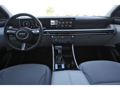 Used 2025 Hyundai Tucson SE FWD image 12