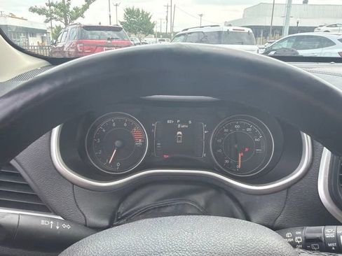 Used 2018 Jeep Cherokee Latitude w/ North All-Season Group AWD/4WD image 18