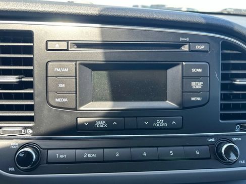 Used 2017 Hyundai Elantra SE FWD image 14
