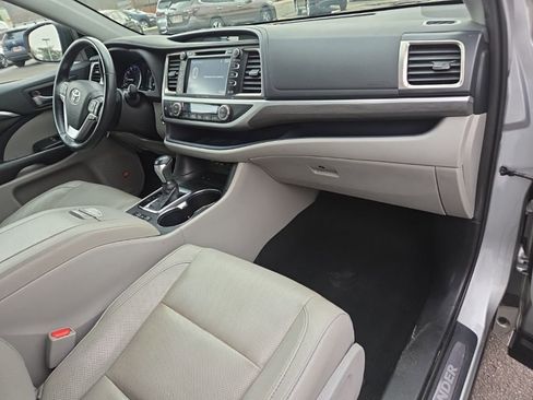 Used 2019 Toyota Highlander Limited image 23