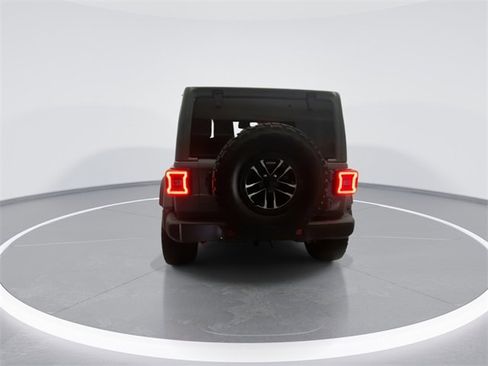 Used 2024 Jeep Wrangler Unlimited Rubicon image 3
