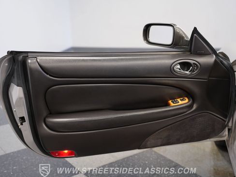Used 2001 Jaguar XK8 Convertible image 37