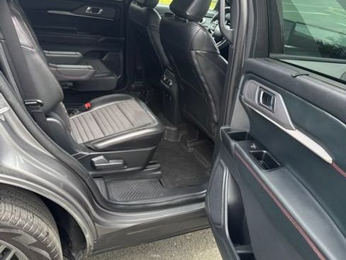 Certified 2025 Ford Explorer ST-Line w/ Premium Package AWD/4WD image 18