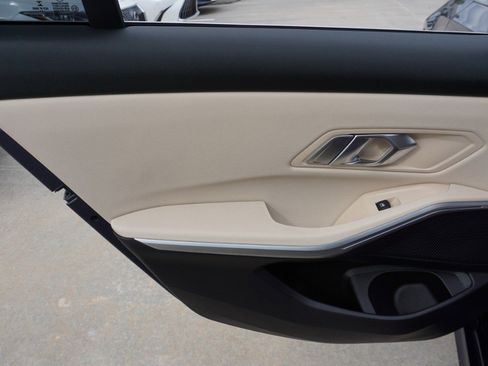 Used 2020 BMW 330i Sedan w/ Driving Assistance Package image 33