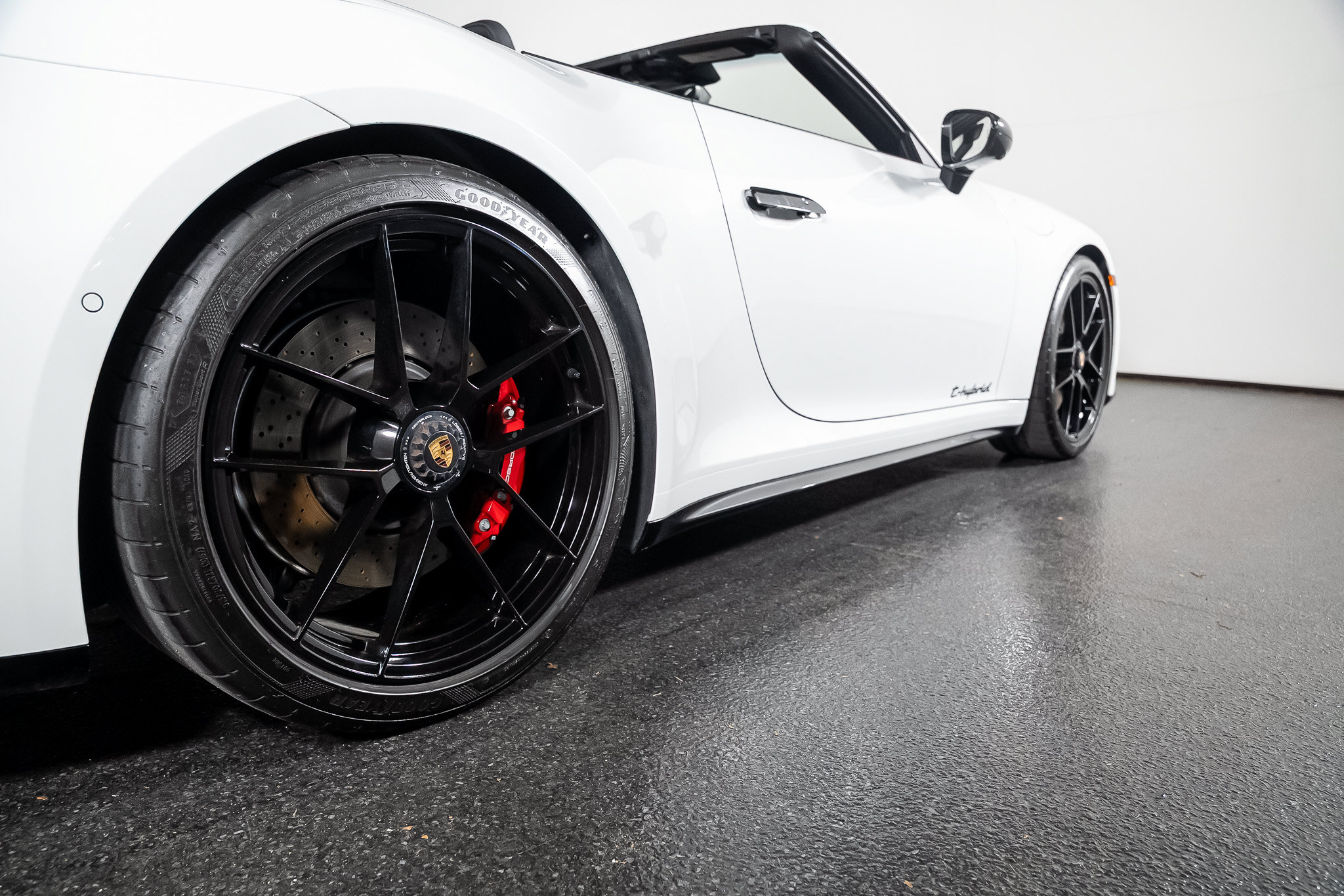 Used 2025 Porsche 911 Carrera 4 GTS AWD/4WD image 33