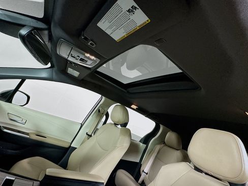 Certified 2024 Toyota Sienna XLE FWD image 15