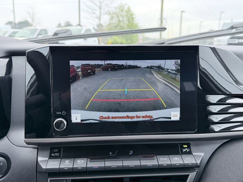 Used 2025 Toyota Camry LE image 17